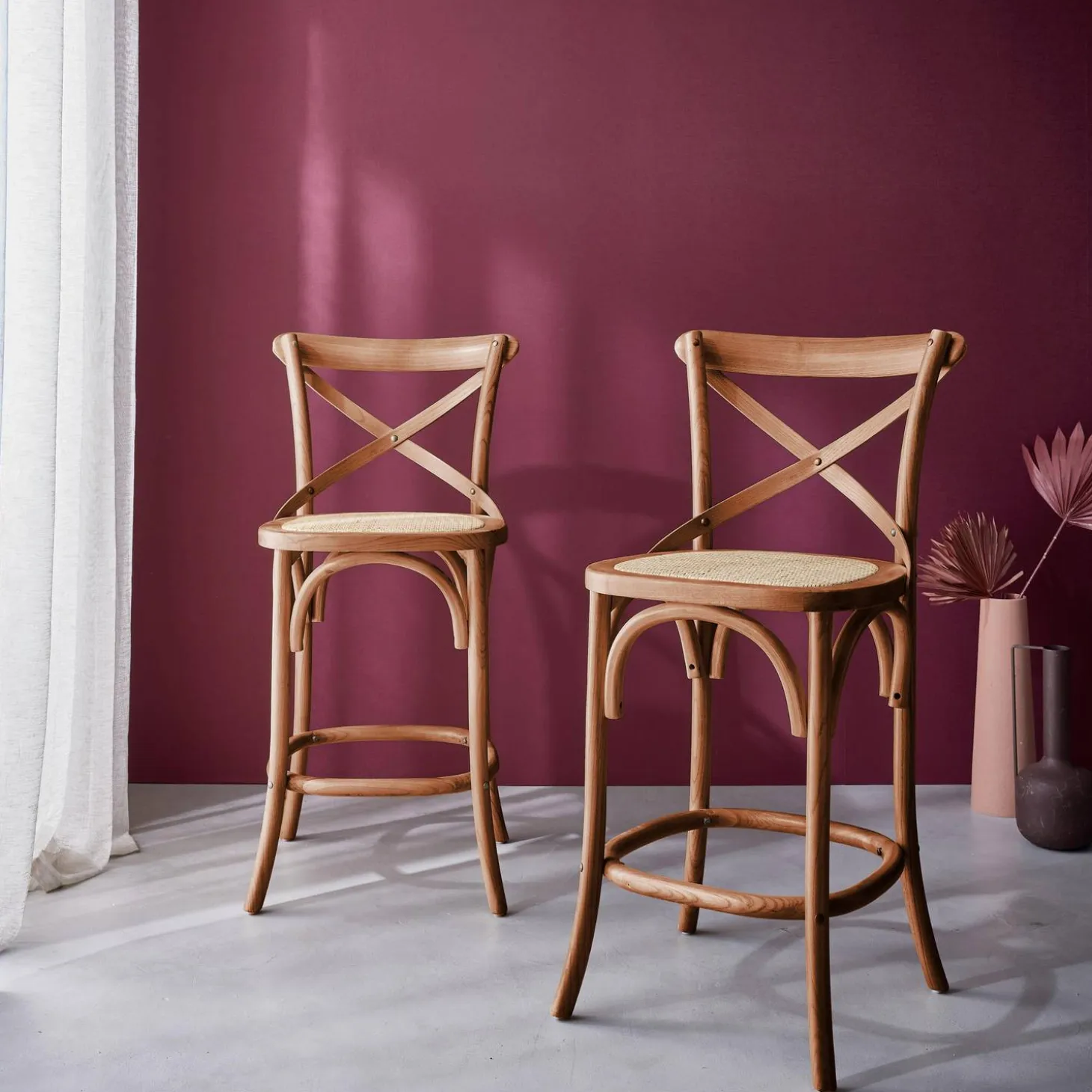 Vintage rubberhouten bistro barkrukken met voetensteun (set van 2)