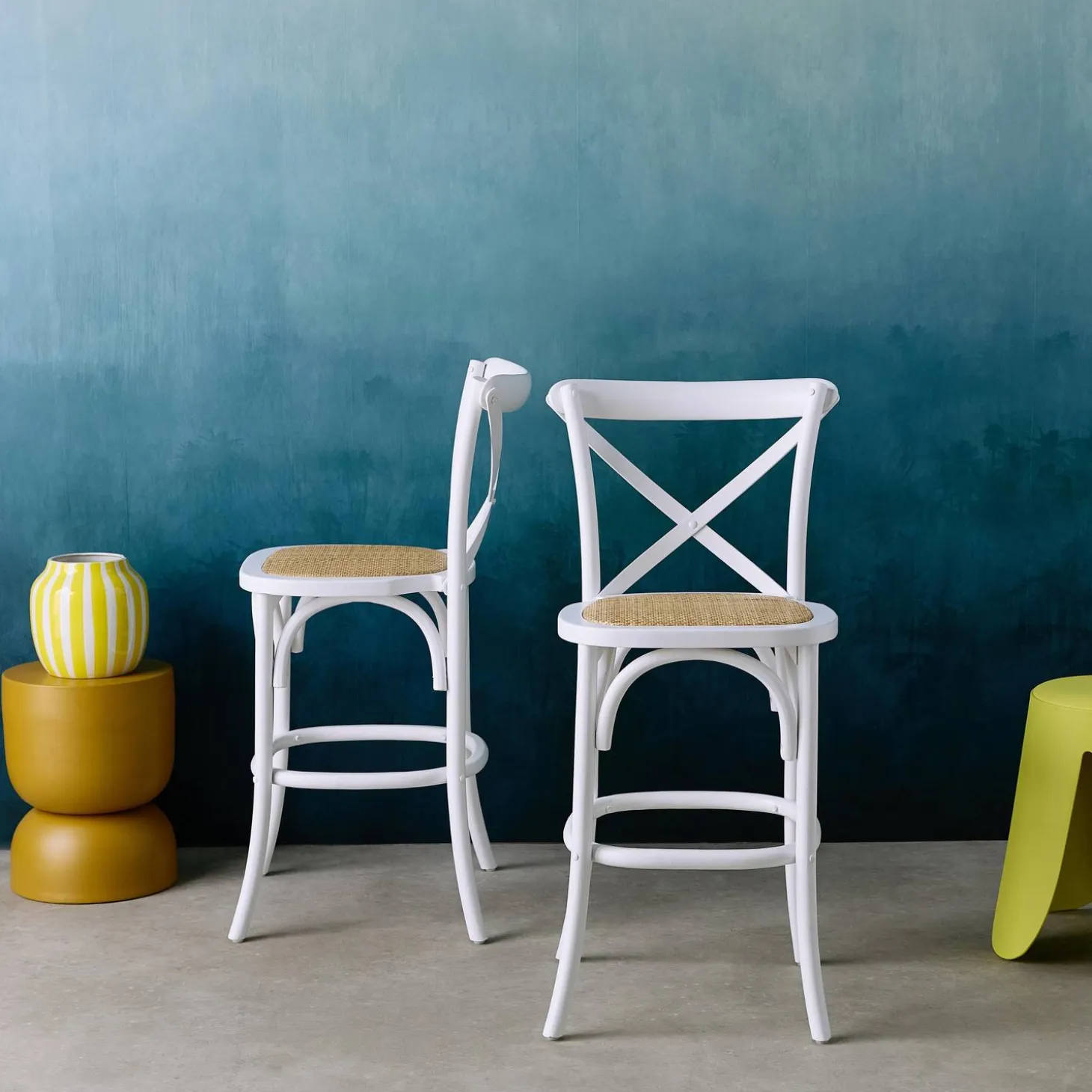 Vintage rubberhouten bistro barkrukken met voetensteun (set van 2)