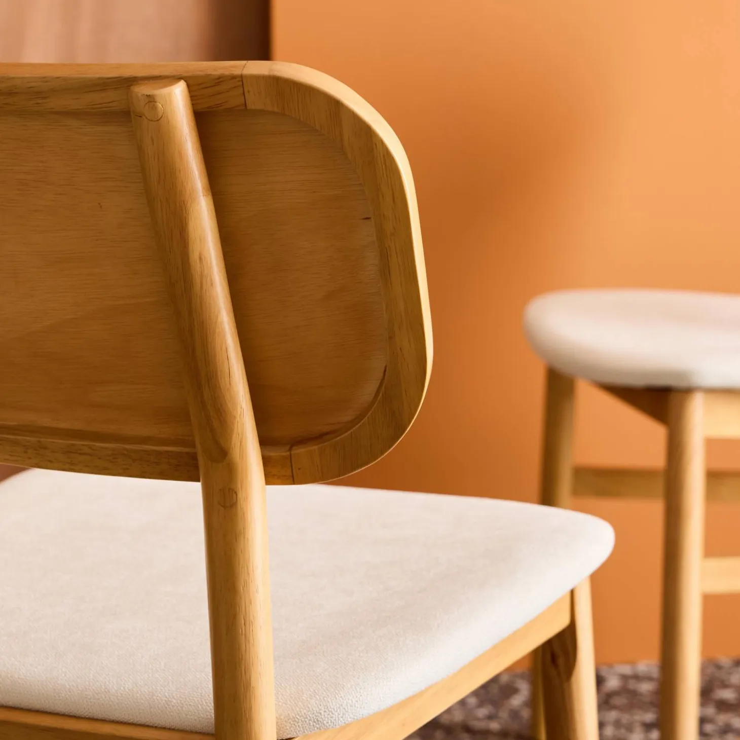 Vintage stoelen rubberhout en stof (set van 2)