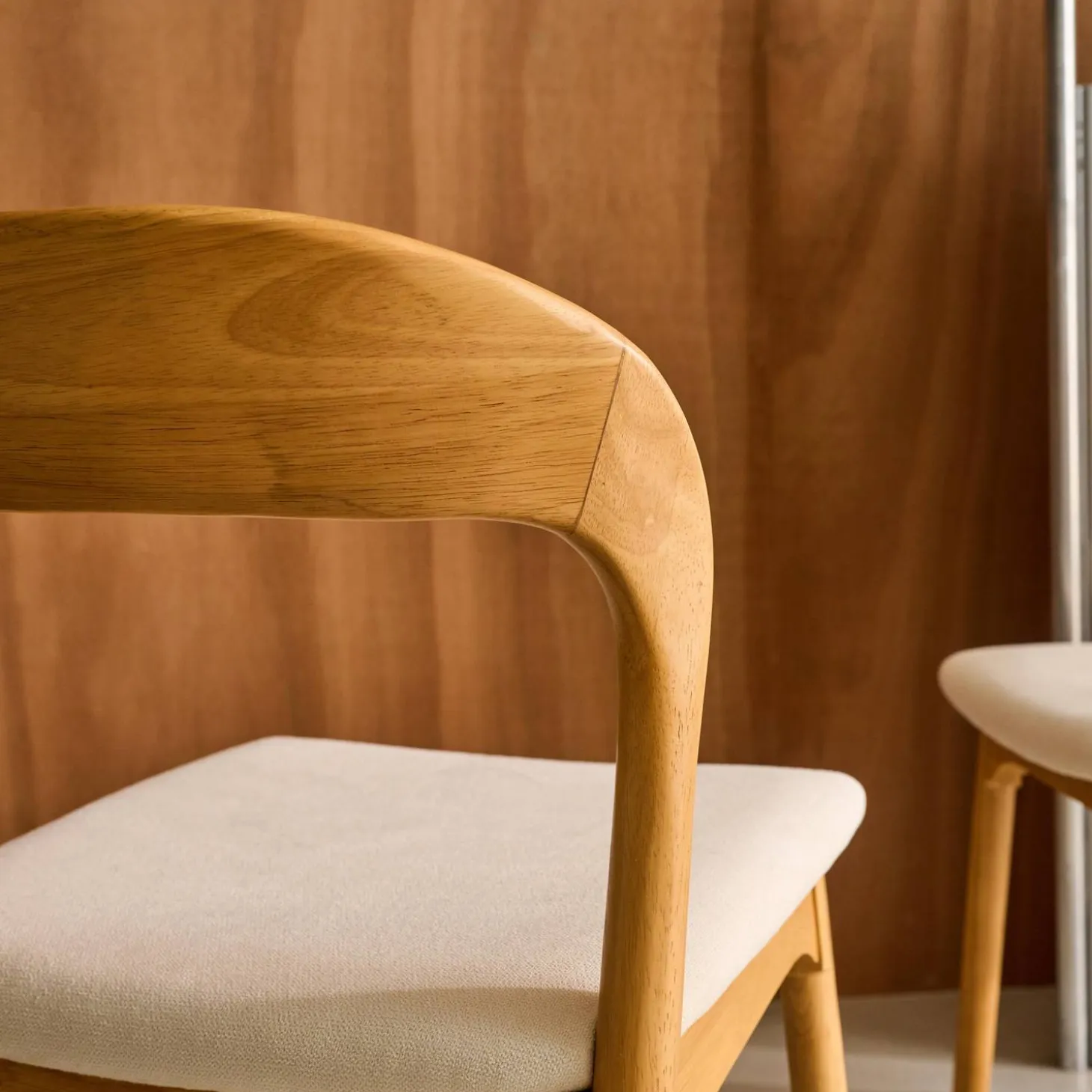 Vintage stoelen van rubberhout en stof (set van 2)