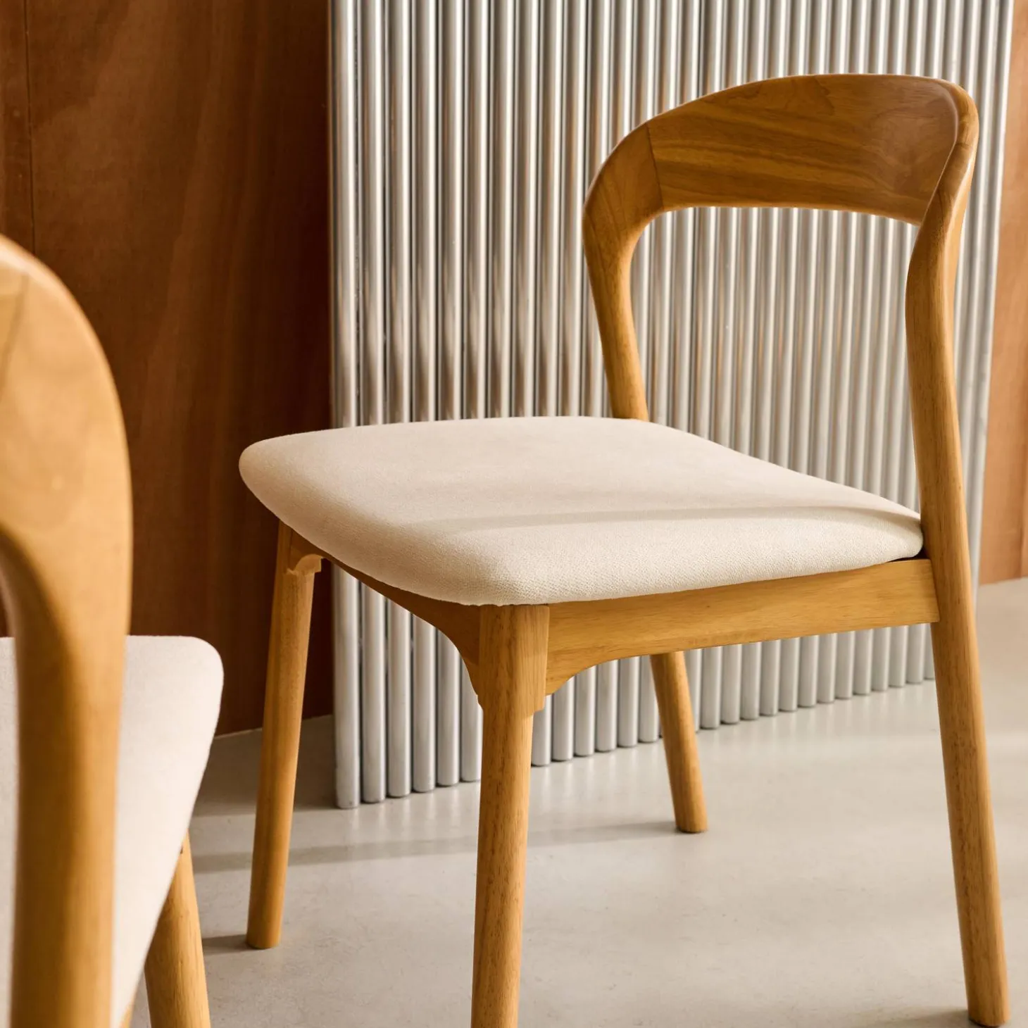 Vintage stoelen van rubberhout en stof (set van 2)
