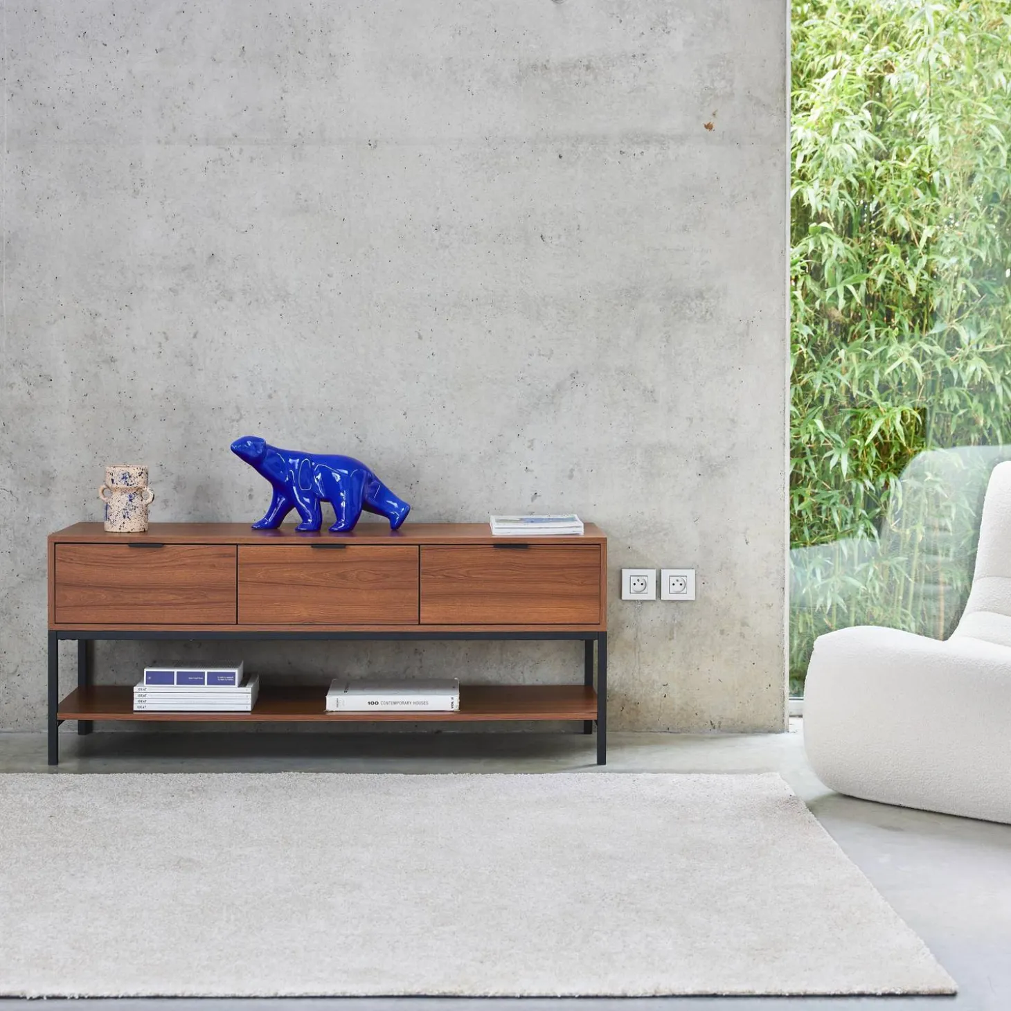 Walnootkleurig houten TV-meubel met 3 laden