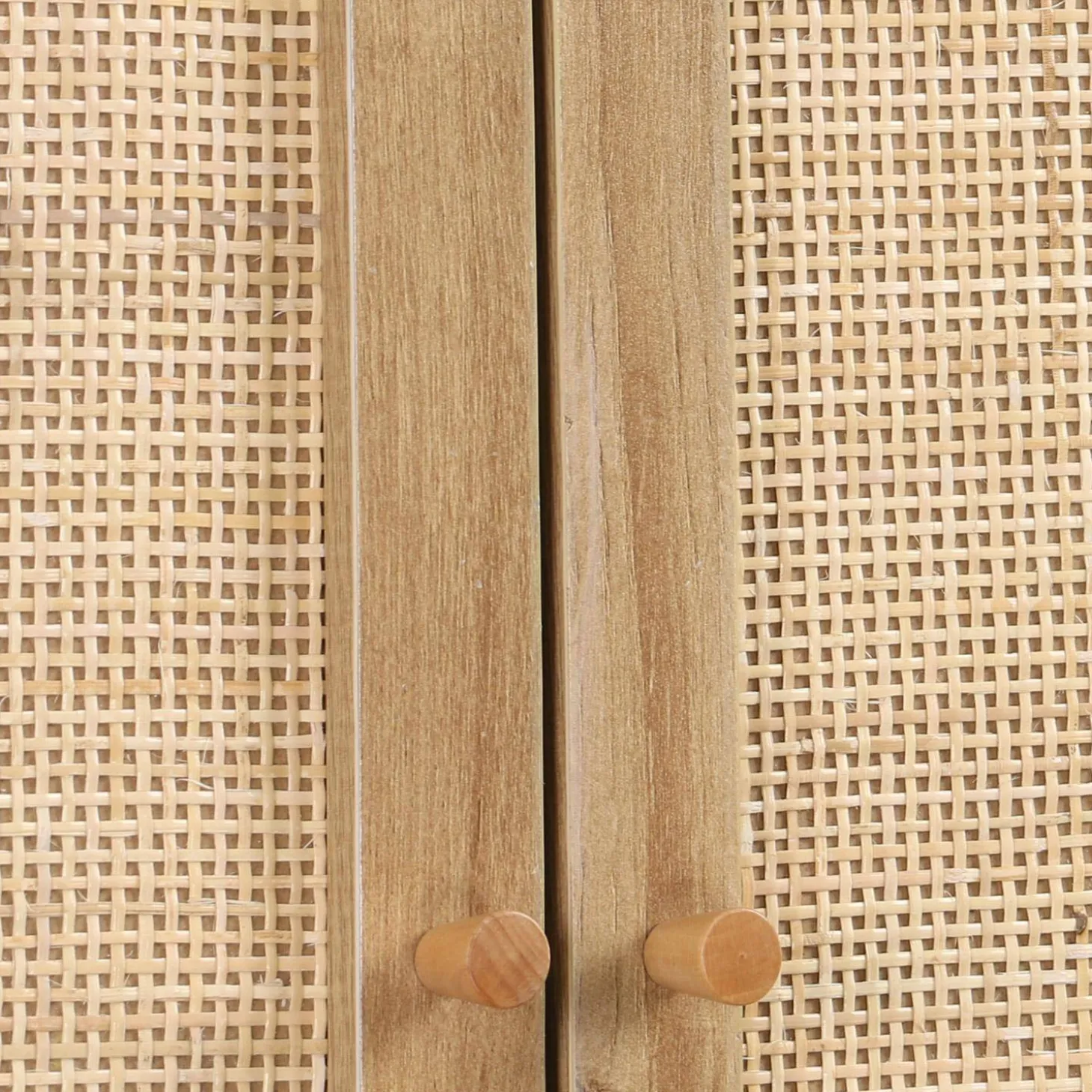 Wc meubelrek met houten en rotan decoratie