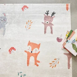 Wit kindertapijt met dierenprint voor binnen