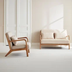 2-zitsbank en fauteuil van naturelkleurig hout en stof