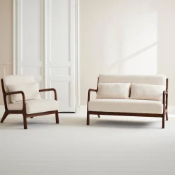 2-zitsbank en fauteuil van walnootkleurig hout en bouclé