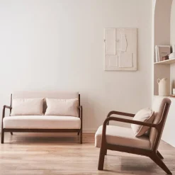2-zitsbank en fauteuil van walnootkleurig hout en stof